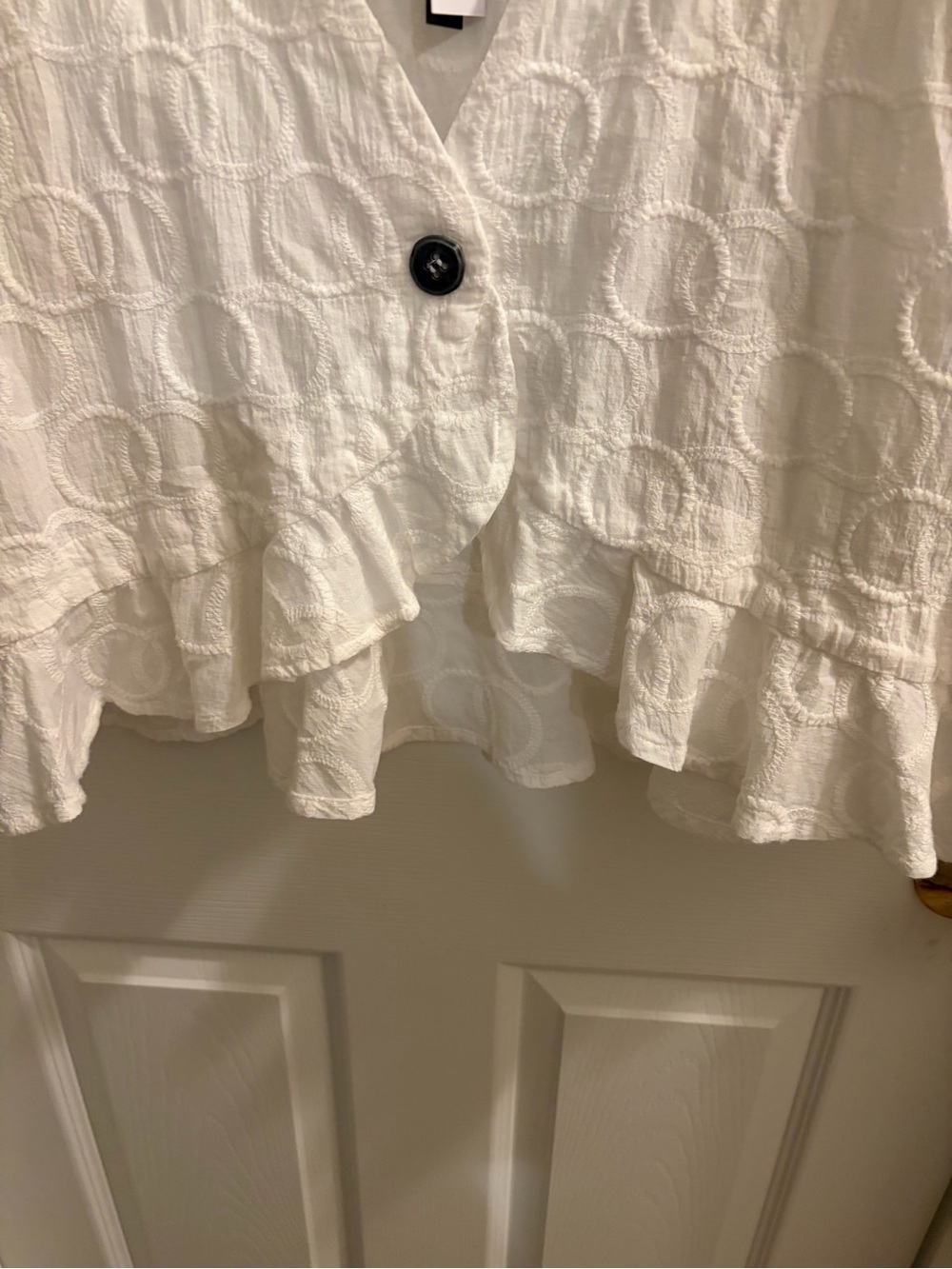 Textured White Button-Front Ruffle Hem Blouse - Picture 3 of 5